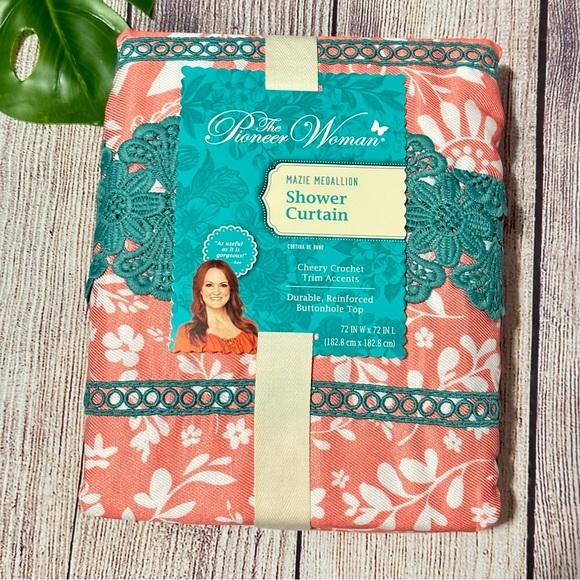 The Pioneer Woman Mazie Medallion Shower Curtain NEW - Picture 3 of 5